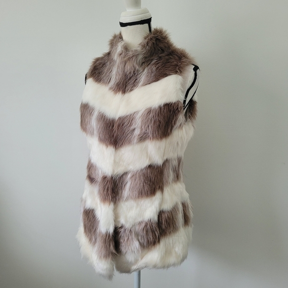 White House Black Market Faux Fur Chevro Striped Vest in brown and white Size SP - Picture 7 of 16